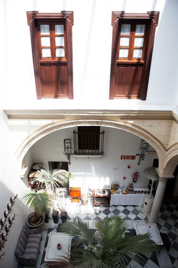 Hostal Palacio San Bartolome El Puerto de Santa María Exterior foto